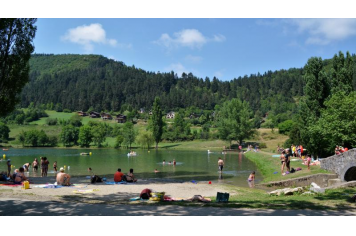 Le lac, lieu de baignade surveillée, détente en famille Henri Basile Toustou